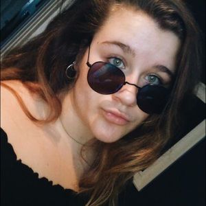 Meet your Posher, Chloe